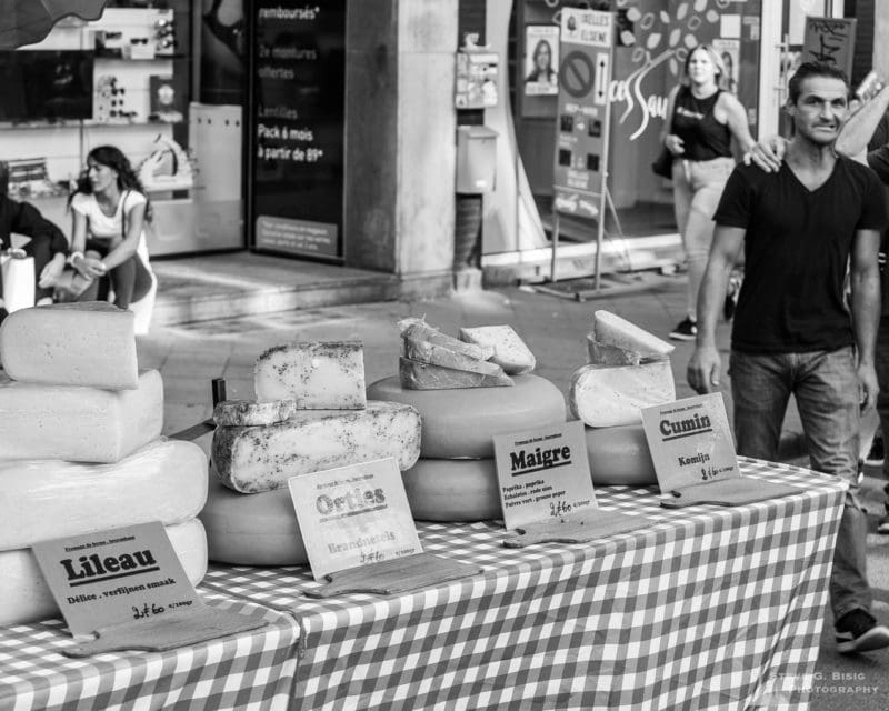 One of a series of black and white photographs from the 2018 Grande Braderie D'Ixelles sidewalk sale and street festival in Brussels, Belgium.